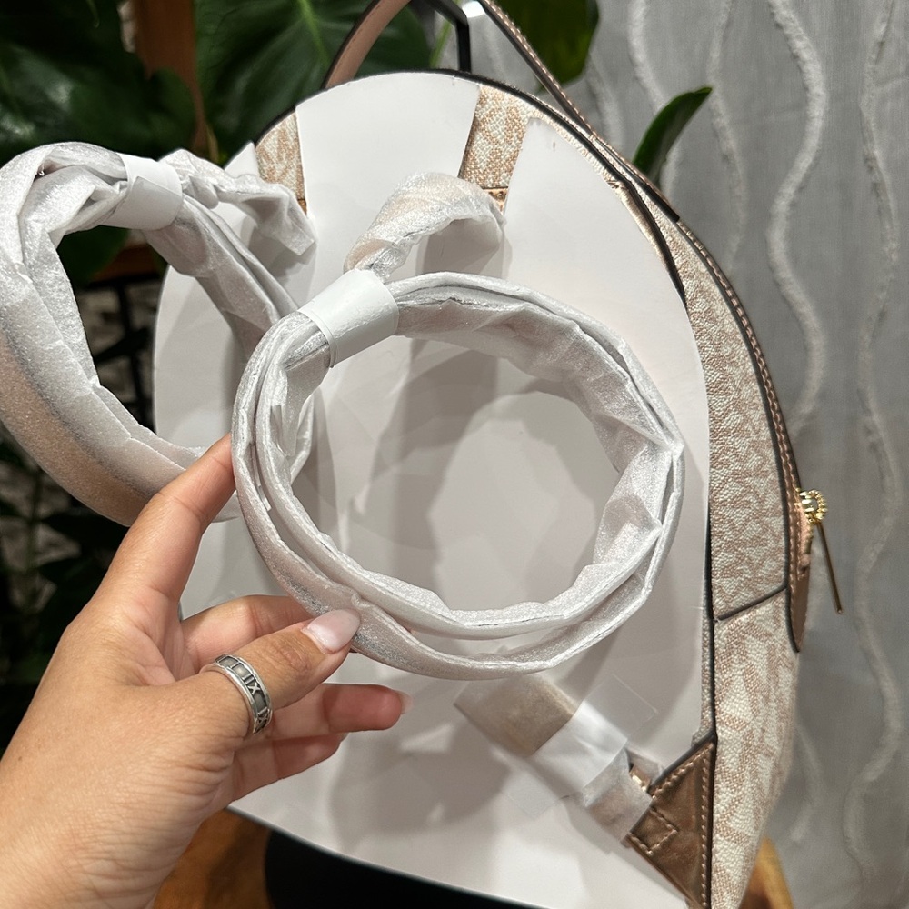 Michael Kors Sheila Medium Two Tone Signature Logo Backpack Rose Gold. NEW - Picture 5 of 13